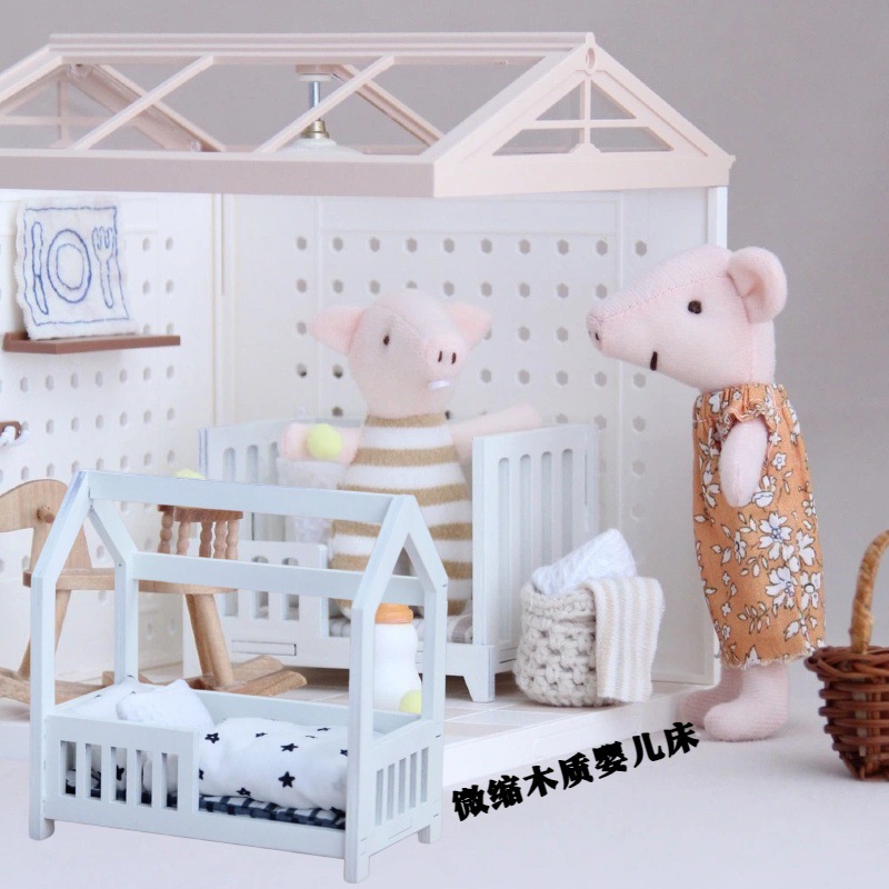 سرير أطفال خشبي مصغر بمقياس 1: - مراجعة Baby Nursery Age وسعره