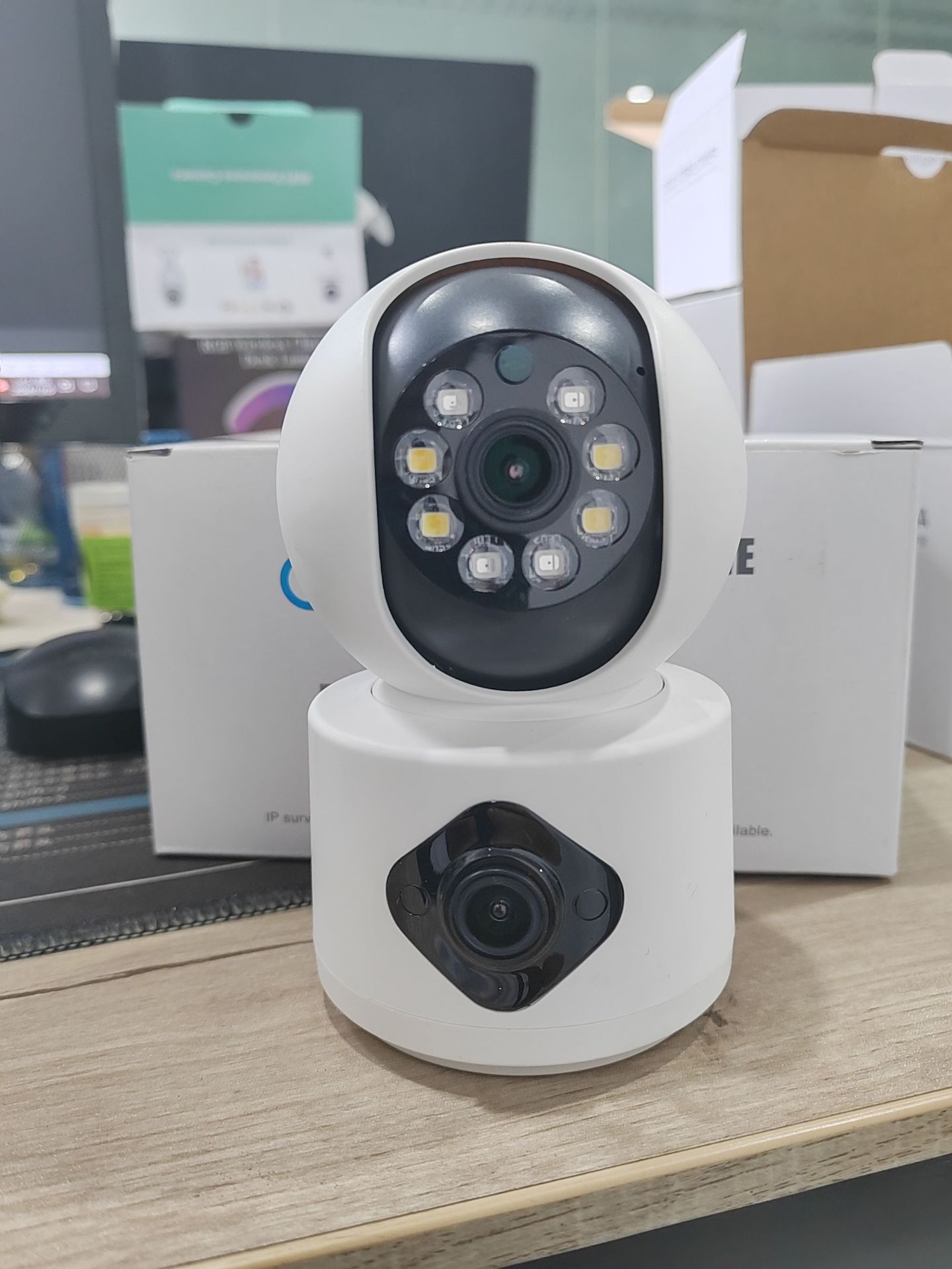 YI Lot APP 4MP عدسة مزدوجة كام - مراجعة Baby Monitor Split Screen وسعره